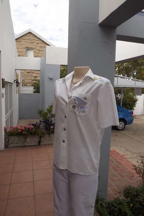 White stretch cotton top with Marine theme - embroidery.Size 36/12 by Giorgio. Unique front yokes!