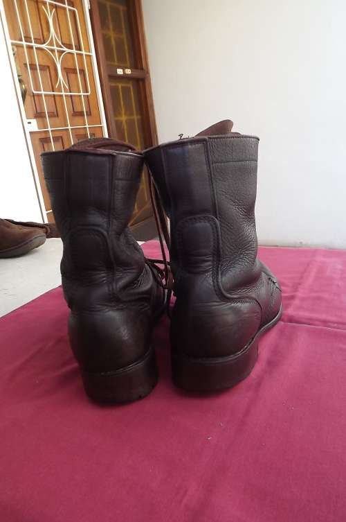 Pair of SADF genuine leather DWS 2005 boots in good used condition. Size 4. Used but in good cond.