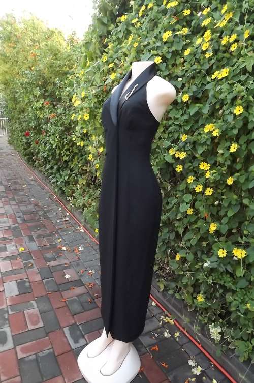 What a  stunning fit!! Plain black halter neck long dress for evening.Size 36/12