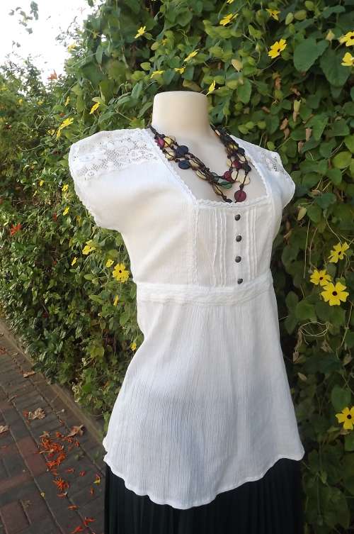 Crinkled top in rich cream colour .Pretty lace inlay on shoulders.Size 36/12.