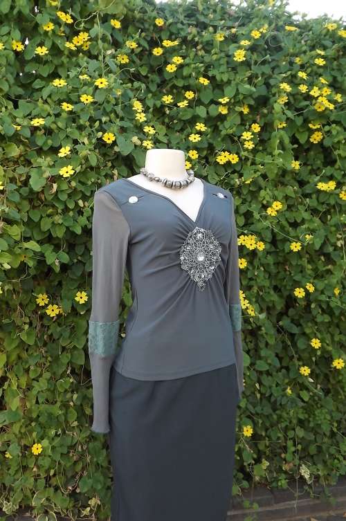 Stunning grey polyester stretch top for day or evening wear.Size 36/12 by "Sivarna"