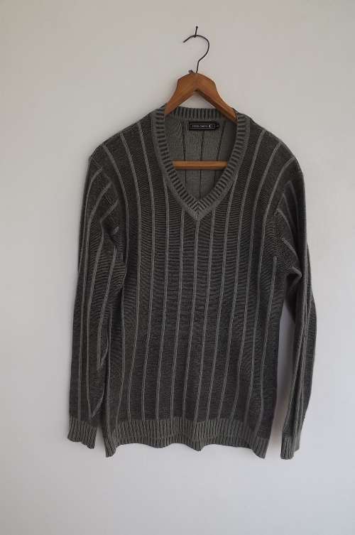 Mens grey knitted jumper in vertical stripe pattern by Todd Smith in size M