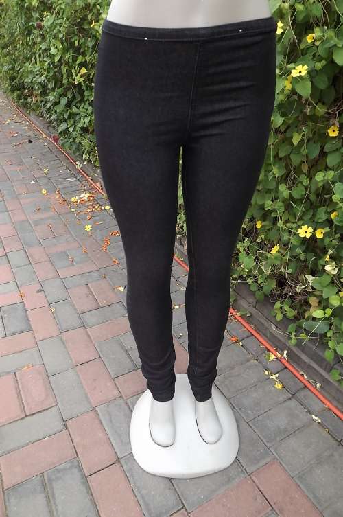 Black stretch denim pants by Real Clothing in size 32/8. 70% cotton 28% polyester 2% spandex