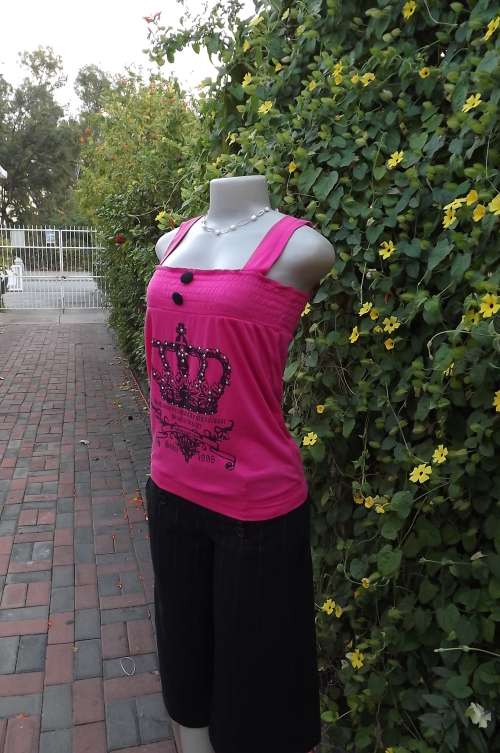 Hot pink strappy top.Black printed crown on front with embellishment.Size 32/8 by Q Hang.