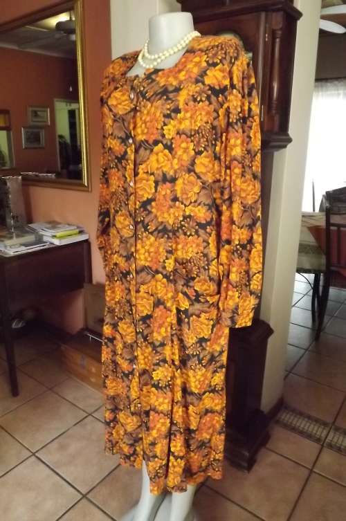 Bright Orange floral vintage dress with button down front.Size 44/20.Square neckline