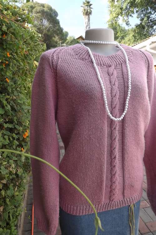 Dusty pink hand knitted ladies jersey in size 42/18.Crew neck.Cable knit on front.