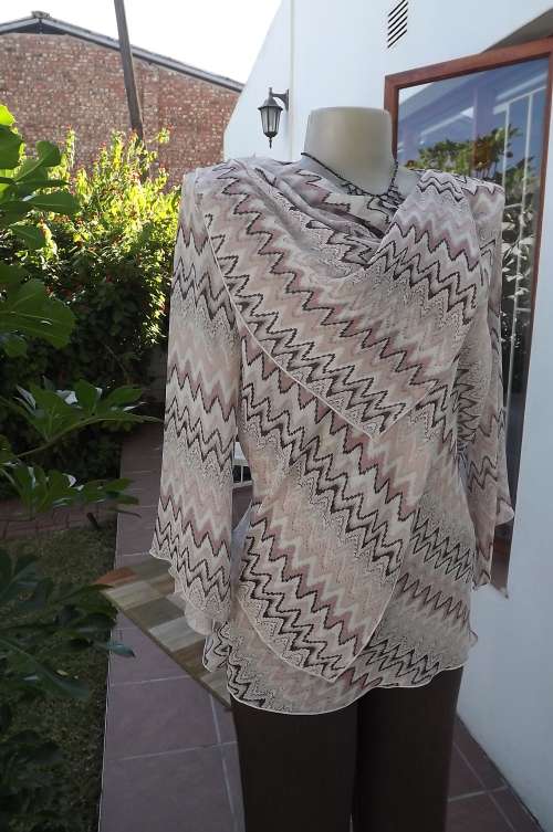 Fabulous sheer polyester top with flowing collar and pointed sleeves.Size 36/12 by Oasis