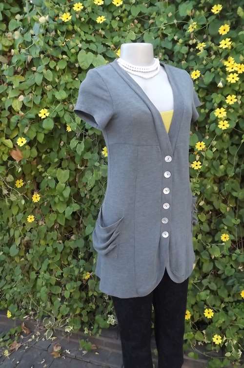 Grey light top/jacket with V front and button down front.Capped sleeves. By Luna size 34/10