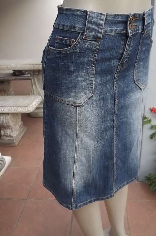 Knee length A-line denim skirt.Paneled with front cargo pockets.Size 32/8.Good condition.