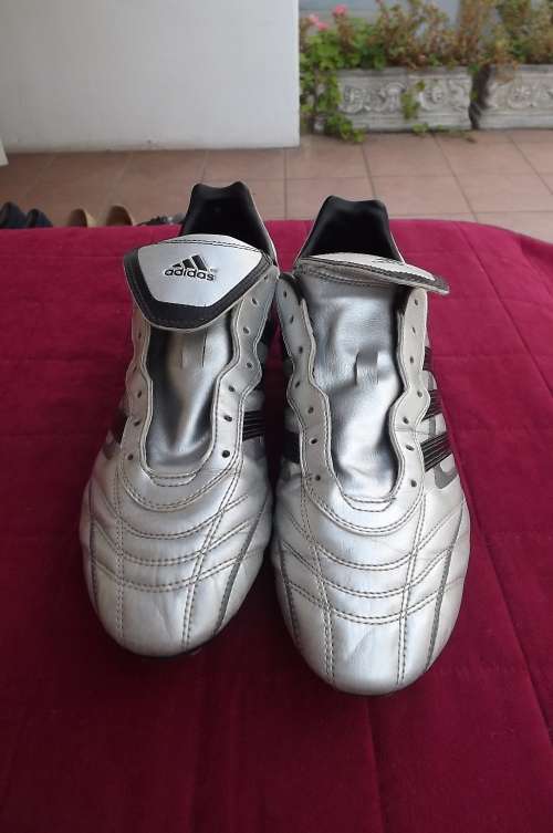 Adidas Acunda Traxion Soccer shoes in silver and black.Size 11.As new.Need shoelaces