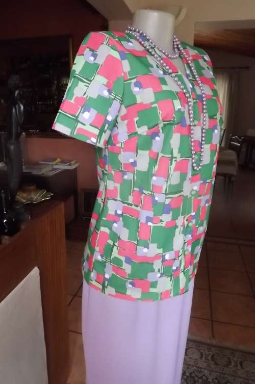 Crimplene polyester colour blocked V neck.Jacket/top from the 80's by Shelley size 36/12.As new