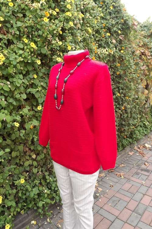 Bright red "Delswa" size 36/12.Knitted pullover cardigan with Poloneck. Used but in good condition