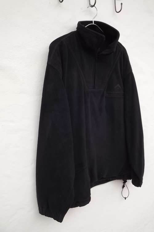 Stunning "K.WAY" black Thermalator men's pullover top in size Large.Short zip on front with collar