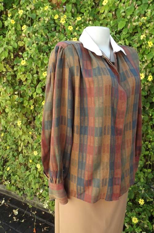 Paul Vivaldi checked polycotton long sleeve top in jewel colours size 38/14.White shirt collar