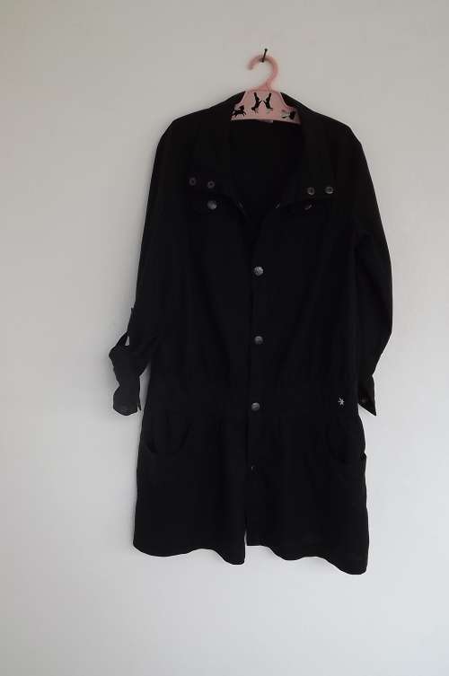 Fashionable long black Roxy top for 12 year old girl. Long enough to wear as mini dress! As new.