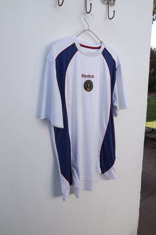 Stunning men's "Reebok" playdry top in size XL.In white and navy with a touch of red.
