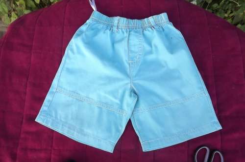 Little blue short for baby of 12 to 18 months in 100% cotton.Good condition