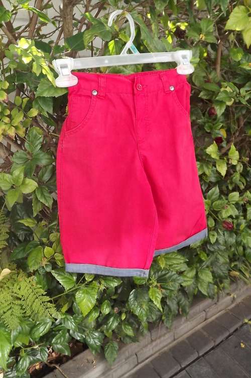 Red pants for 6 to 7 year old boy.Pockets back and front.Very good condition