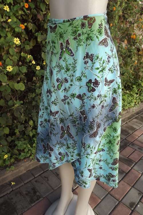 Fabulous wrap around polycotton skirt in medley of blue and greens.Size 34/10.As new