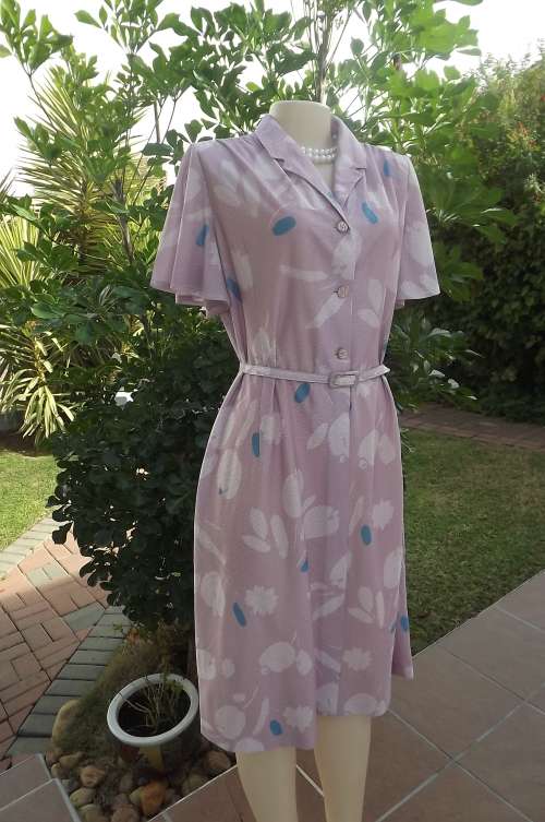 Excellent quality dusty pink dress by "Nina" size 42/18. 100% cool polyester fabric