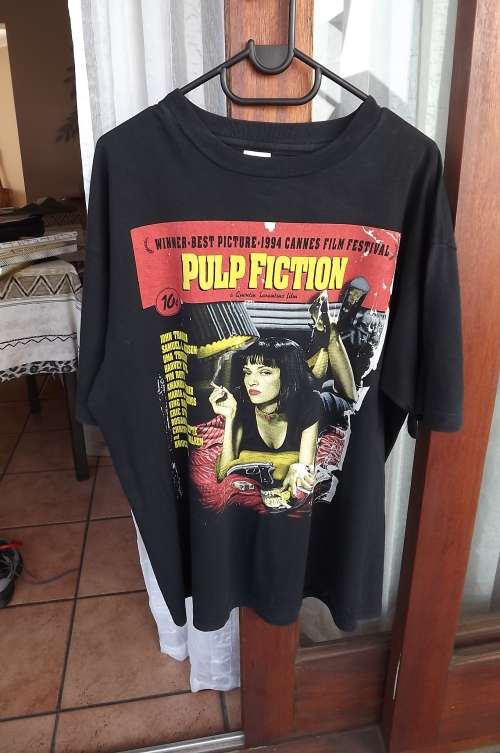 Sassy black Pulp Fiction T shirt by "Music Rock Shop" XL in 100% cotton.Good condition