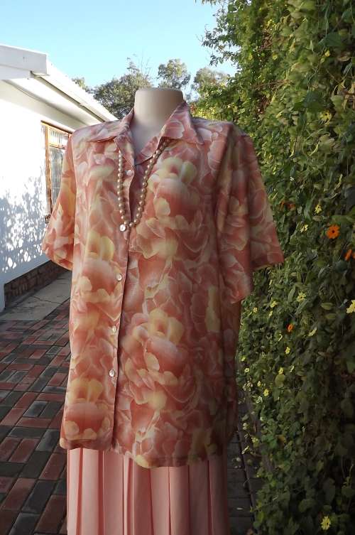 Soft 100% viscose short sleeve blouse by Smiley's size 42/18.Coral and corn colours.As new