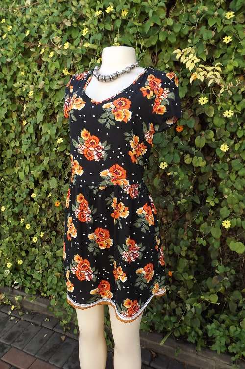 Attractive black viscose dress with bright orange flowers.Size 36/12 by RT.Capped sleeeves.As new