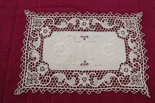 A piece of art! Vintage tray cloth done in very fine petit point crochet work.New condition