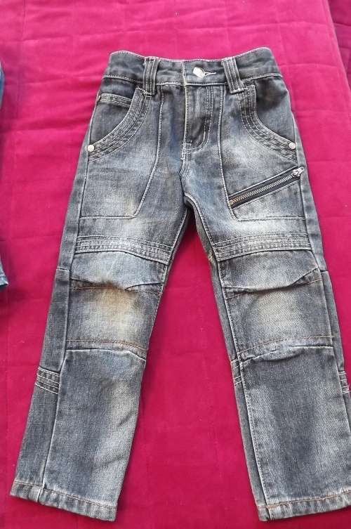 On trend jeans for 2 to 3 year old boy.Lots of pockets.Elastic at middle back by RT.As new