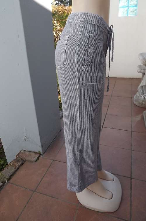 Beautiful fine navy/white striped Woolworths pants size 34/10.In 55% linen and 45% viscose.As new