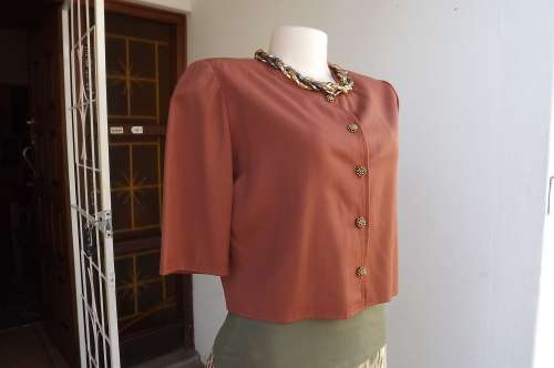 Cropped brick colour short sleeve summer jacket.Size 36/12.Collar less with button down front