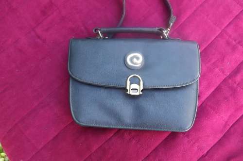 Dark navy slingbag closing with clip on front size 28 x 16cm.Good condition but zip at side broken