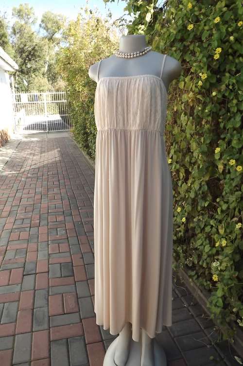 Beige nylon Pres-Les nighty in size 42/18.Stunning nighty in good condition