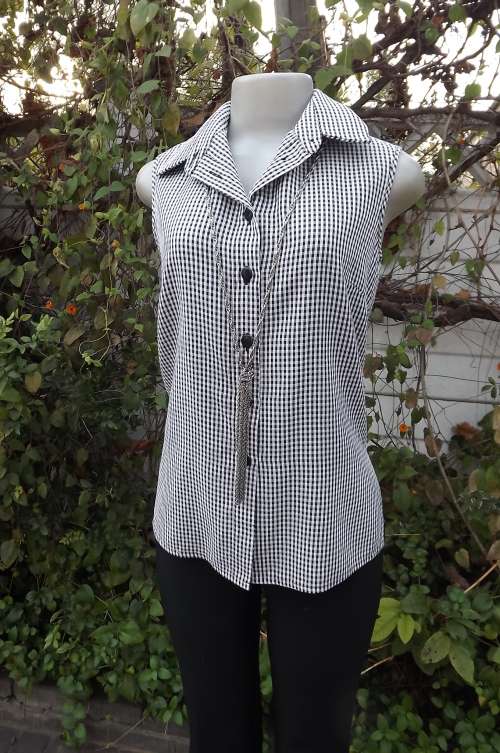 Sleeveless black and white gingham check top by cabriclo designs in size 32/8.Polycotton fabric