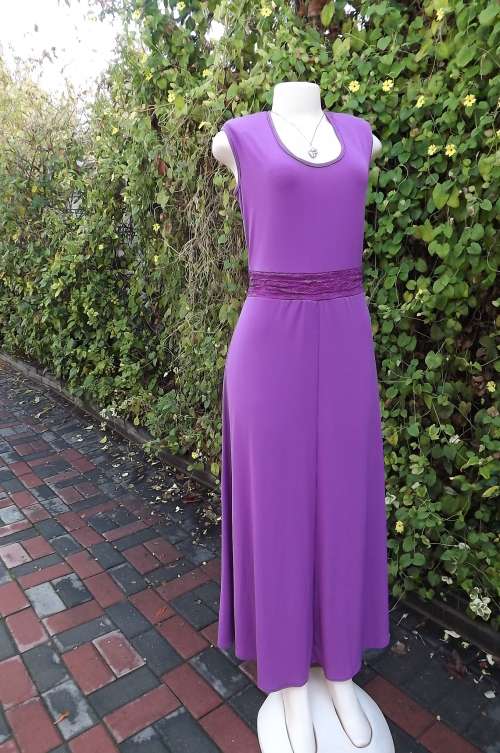 Plain but smart voilet colour long dress for special ocassion. Boutique made size 38/14.As new