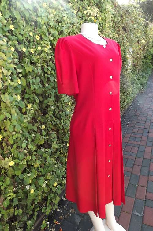 Elegant red dropped waist dress by "Miss Lynn of Manhattan" size 38/14.In cotton/linen blend.