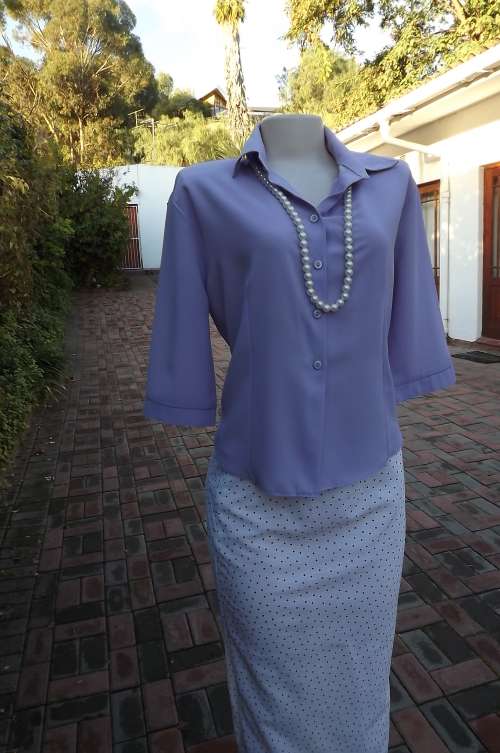 Pretty tailored lilac "Arezzo" top.Size 38/14.Shirt collar with button down front.New condition