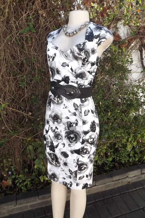 Beautiful monochrome capped sleeve dress by Oasis size 32/8.Cross over front. Paneled skirt