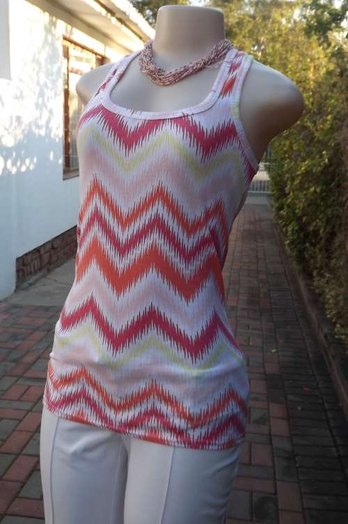 Pretty sleeveless polyester vest type long top with horizontal zig zag crimson and orange stripes