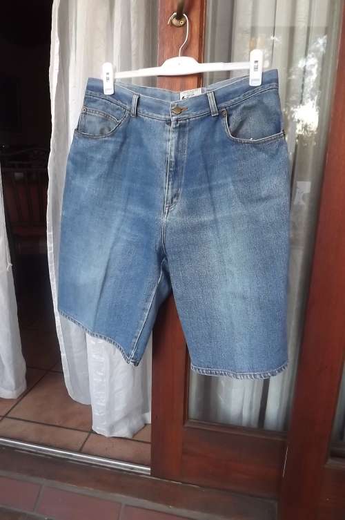 Blue denim men's shorts by Petoni Studio U.S High waisted. Size 36 waist.Hips 115cm