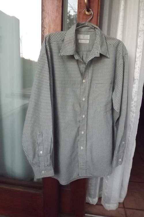 On trend navy and lemon Woolworths long sleeve shirt in small check size 41/16.Chest 129cm