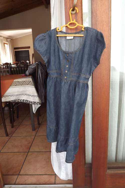 Pretty denim dress by Destiny Gear for 10 to 11 year old girl.Chest 74cm. Middle 66cm.Capped sleeves