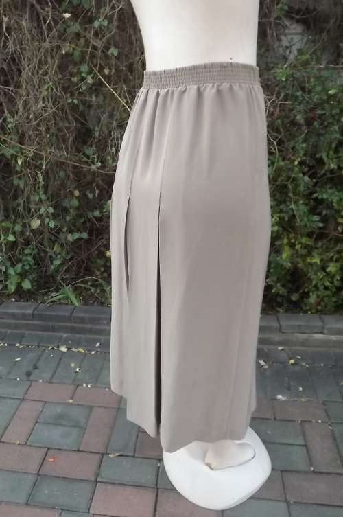 Good quality light brown "Raoul" size 36/12 skirt.Used but in good condition.