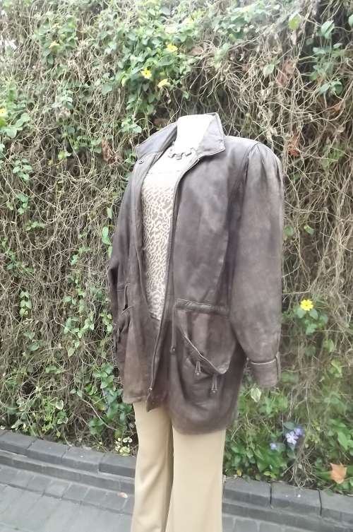 Brown "Yessica" ladies genuine leather vintage jacket size 40/16.German make.Four pockets on front