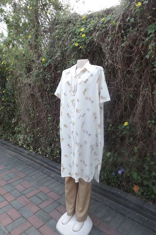 Cream polyester short sleeve floral very long button down jacket size 50/26.Very good condition