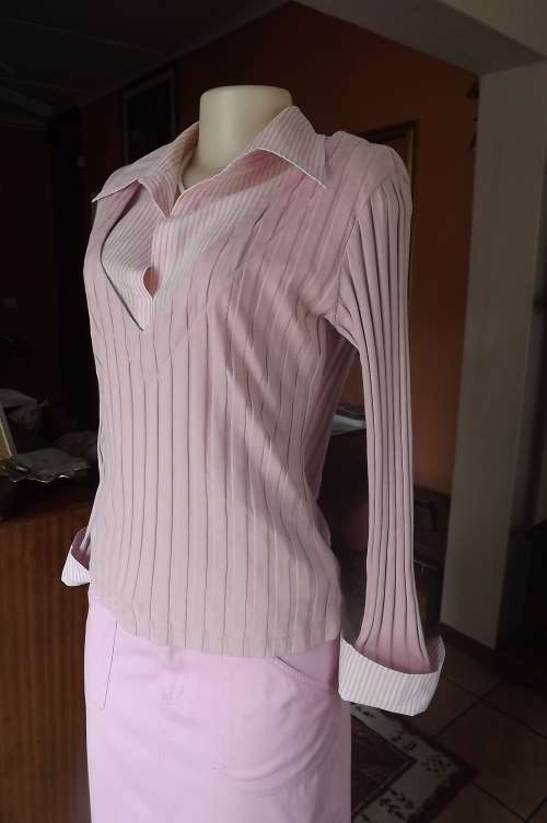 Pink ribbed long sleeve top.V neck with striped cotton collar inlay.By Foshini size 36/12.