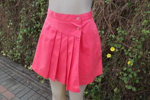 Sexy mini skirt in crimson colour fold over front.Size 30/6 by "LecogsportiF"in 100% cotton.As new