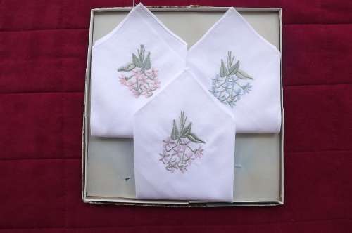 Set of 3 fine cotton hankies with embroidery.New condition.Size each 26x26cm