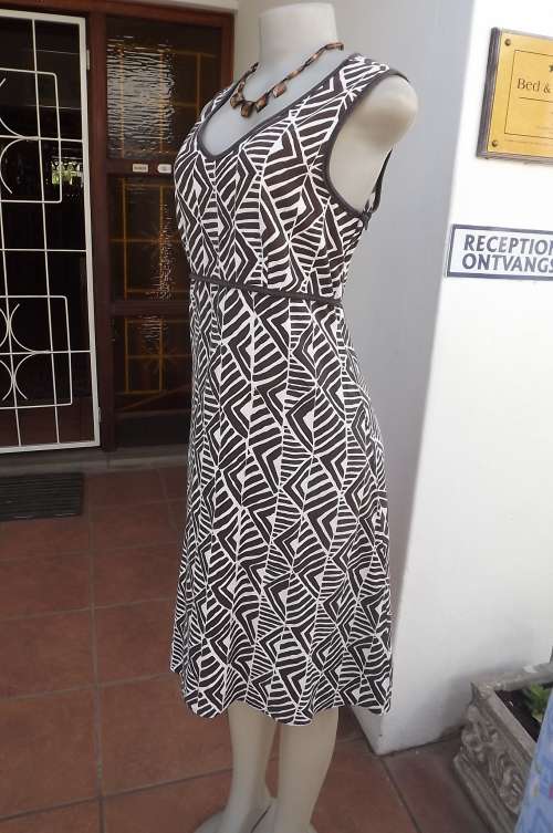 Cream and brown graphic printed sleeveless dress by Image size 36/12.Fine for daily wear