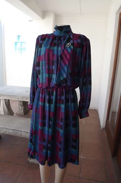 Show stopping "Kresiv" international dress in jewel colours. Size 40/16.New condition